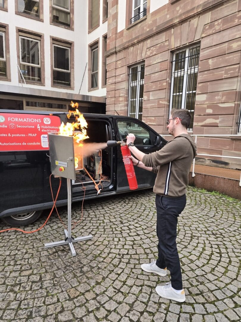 Exercice pratique extincteur sur feu &mdash; MS&eacute;curit&eacute;